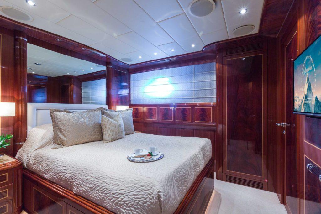 2005 Mangusta 130 Incognito yacht for sale (stateroom)