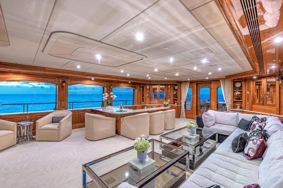 157-Christensen-Mi-Amore-luxury-yacht-charter-skylounge-(900px)