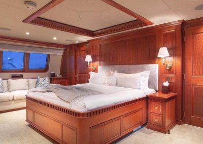 127 Burger IMPETUOUS Luxury Yacht Charter-17