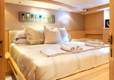 127-crescent-inspired-luxury-yacht-for-sale-CC-33