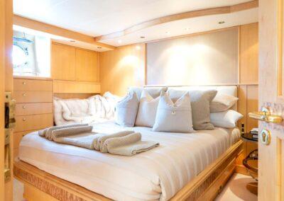 127-crescent-inspired-luxury-yacht-for-sale-CC-40