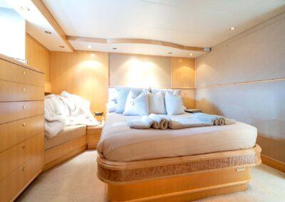 127-crescent-inspired-luxury-yacht-for-sale-CC-42