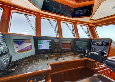 Gusto-84-kuipers-explorer-yacht-for-sale-Bridge-4